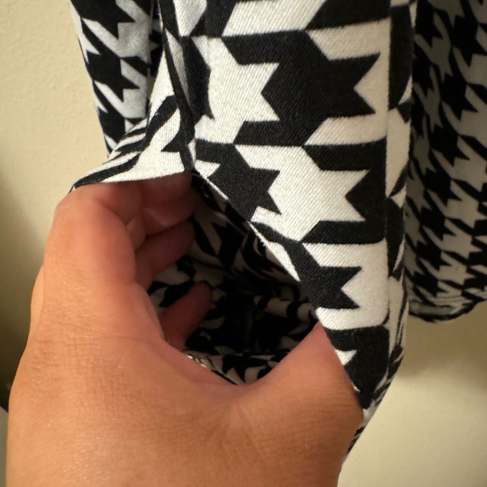Houndstooth top🖤🤍 - Picture 2 of 2